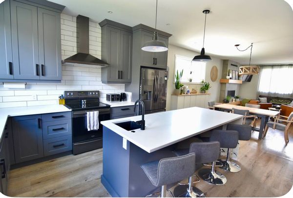 4bed/4bath Family Home - Sleeps 6-8 guests.
