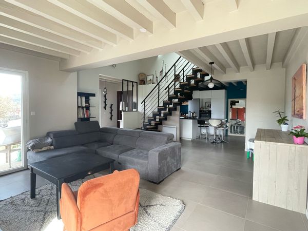 Maison entre lacs et montagnes