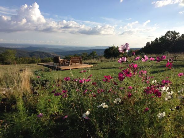 Vue panoramique, calme absolu, détente intégrale dans une nature forte, sauvage et ressourçante.