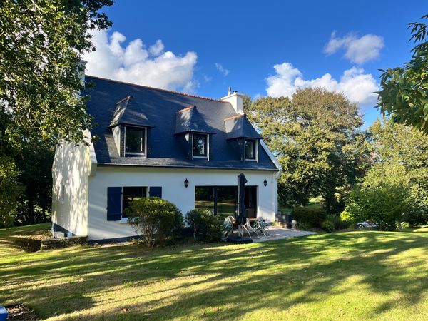 Maison neo-bretonne en pleine nature, proche de Locronan et des plages