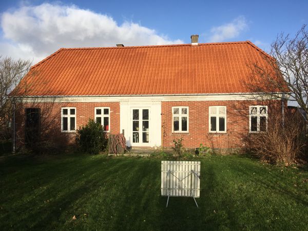 It is the mainhouse of an old farm with a garden, small field around. Close to the beach at the North Sea. Surrounded by fields belonging to a very special tiny village with a strong community wibe.