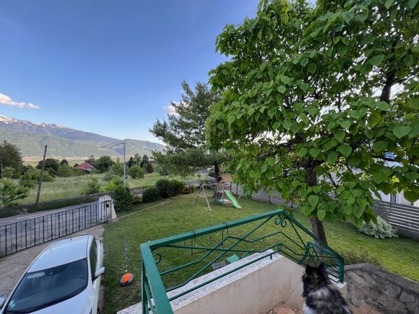 Maison Spacieuse à saint-ismier, à 15 mins de grenoble et 10 mins des montagnes