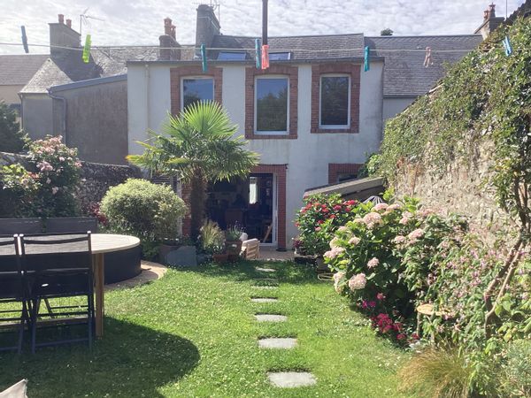 Charmante maison avec jardin au coeur de Granville, France