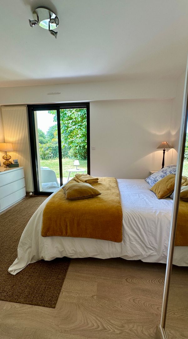 GOLFE DU MORBIHAN , Vannes à 10min des plages et du port : chambre avec terrasse et SDE