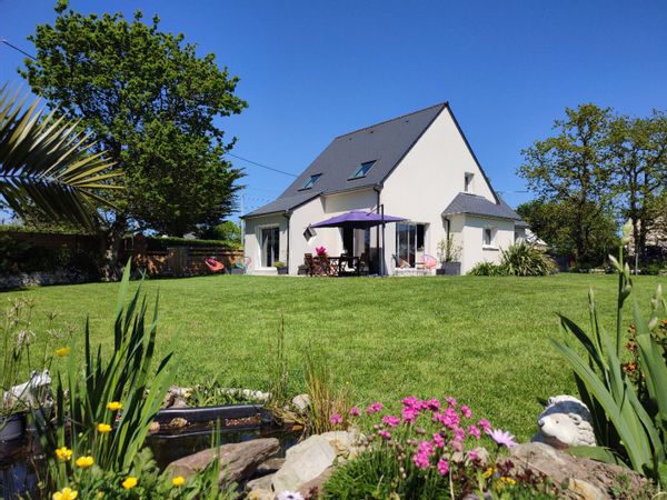 La maison de Nadège entre mer et forêt