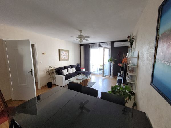 Maison familiale à  10mn à pied de la plage, du centre-ville de toutes commodités. Idéal enfants.