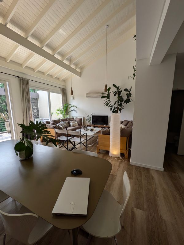 Habitación privada de Laura , muy bien conectado, muchos locales cerca,tranquilo y cerca del rio