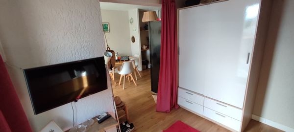 Appartement avec jardin privé au pied de la falaise