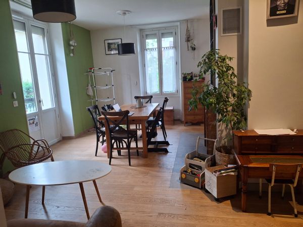 Appartement dans une maison de ville des années 30 avec jardin à 10min à pied du lac