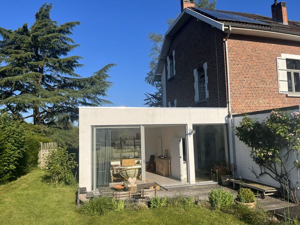 Charmante maison 3 façades des années 1930 rénovée avec goût, avec grand jardin et terrasse