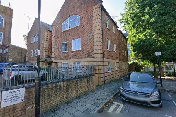 Canalside apartment  in King's Cross with off-road parking