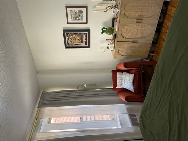 Cozy one bedroom apt. in Queens, NY (20 minutes from Time Sq)