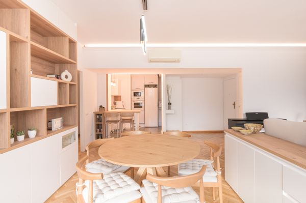 Apartament encantador de 95 m² al centre de Barcelona, amb capacitat per a 4 persones.