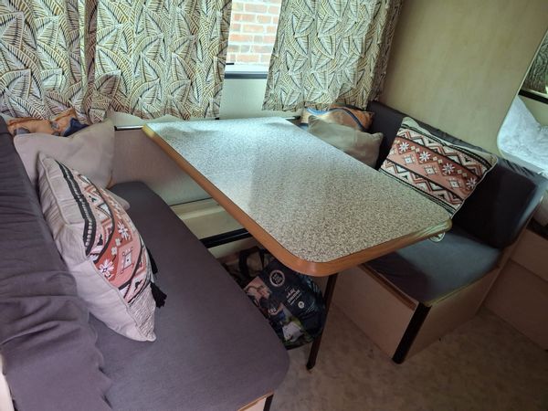 La caravane au fond du jardin