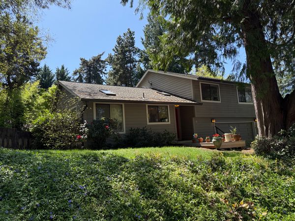 Robert's house is located in one of America's destination cities on the West Coast, Portland/Tigard, Oregon. It's nestled in a river-valley between the mountains and the ocean.