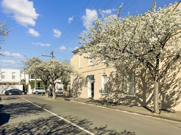 Elegant Victorian Terrace in prime location, close to sports precinct,city,parks,shops&restaurants