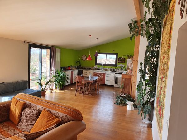 Maison de village en bord d'Ariège proche Toulouse. 4 chambres, 6/8 personnes