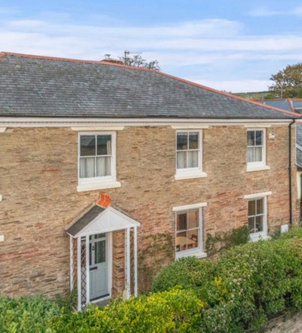 Grade 2 18c Farmhouse in the beautiful South Hams, 5 mins from the SW Coast Path & beautiful beaches