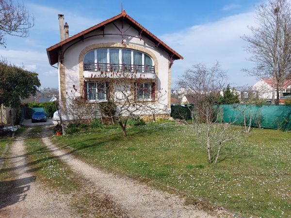 chambres ErMar. 2 chambres refaites avec lit double dont 1 avec douche et l'autre avec lavabo.