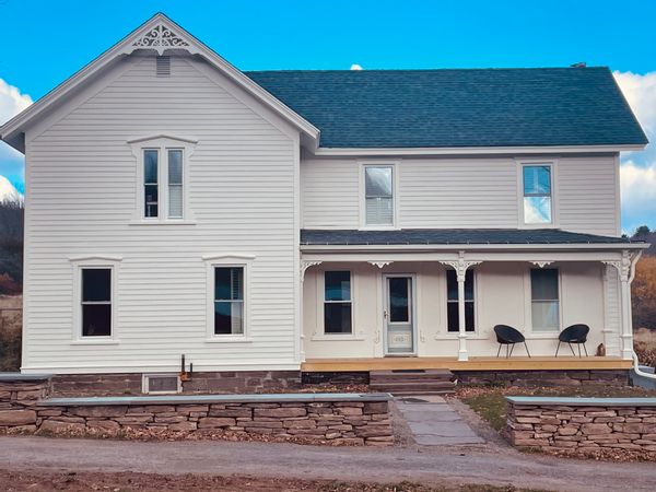 Beautiful Remodeled Farmhouse on 256 acres (Catskills)