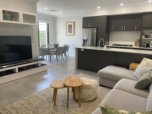 Near-new Villa in sunny Perth, Australia