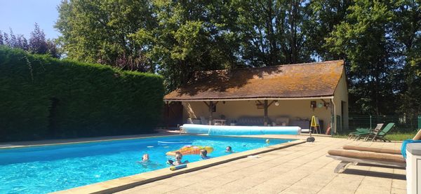 Maison familiale,style French country side avec piscine au coeur de la nature angevine.Tres propre!