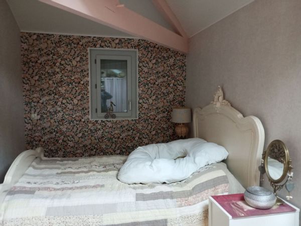 Chez Corinne, nuit étapes pour vous reposer après une journée de randonnée ou vélo ou moto. Au calme