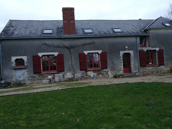 La maison de Sylvie  est en pleine campagne  proche des vignes et  des bords de Loire
