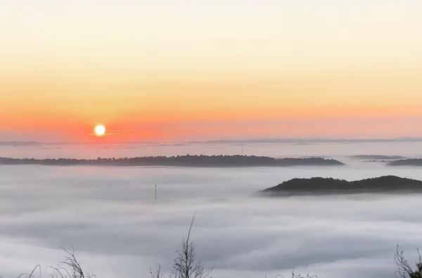 2 bedroom vacation home on the edge of Lookout Mountain with amazing views. 10 minutes to Rock City, Ruby Falls and Cloudland Canyon + 20 minutes to everything Chattanooga has to offer
