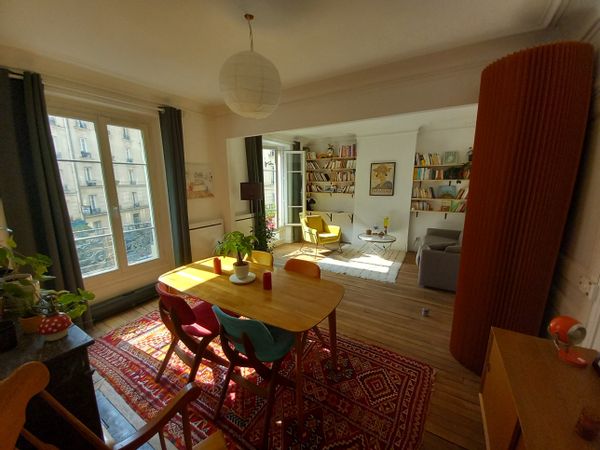 Sunny flat near Montmartre