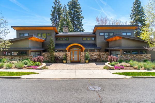 Riverfront modern luxury 90 second from downtown Bend - literally one of the best homes in Bend.