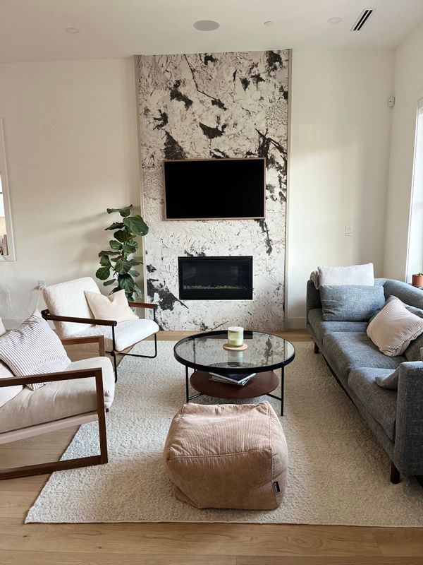 Modern 2-bed in trendy East Van