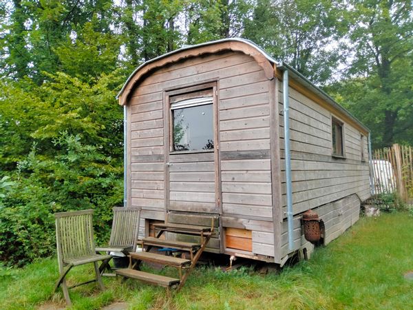 La roulotte de Thomas en bord de forêt!