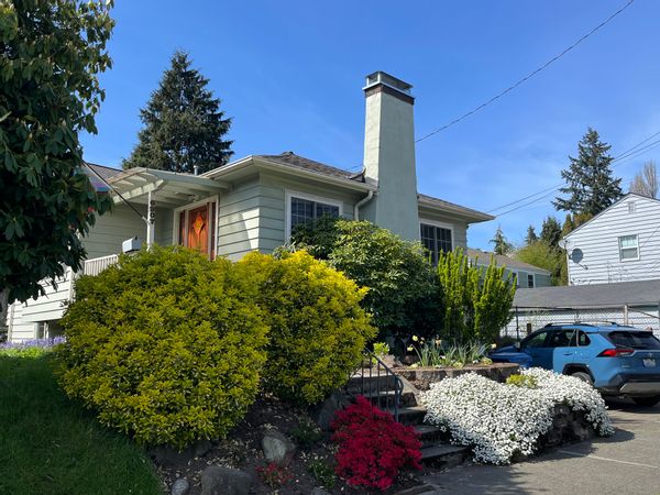 Jonas and Michael's Cozy Seattle House!