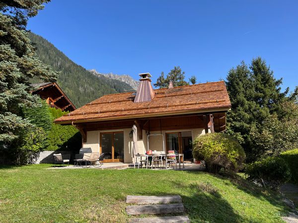 Large chalet with garden in unbeatable location in Chamonix