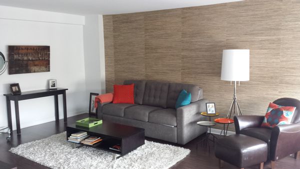 Retro high rise apartment in the heart of Old Town Chicago