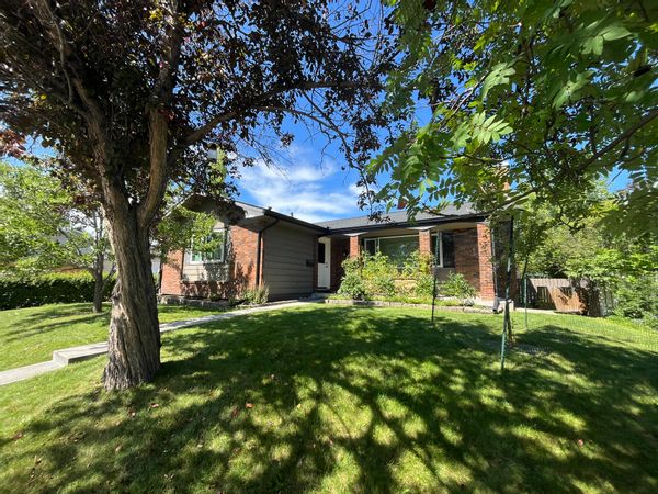 Spacious & Comfortable Upper Floor Retreat – 3 Bedrooms + Office