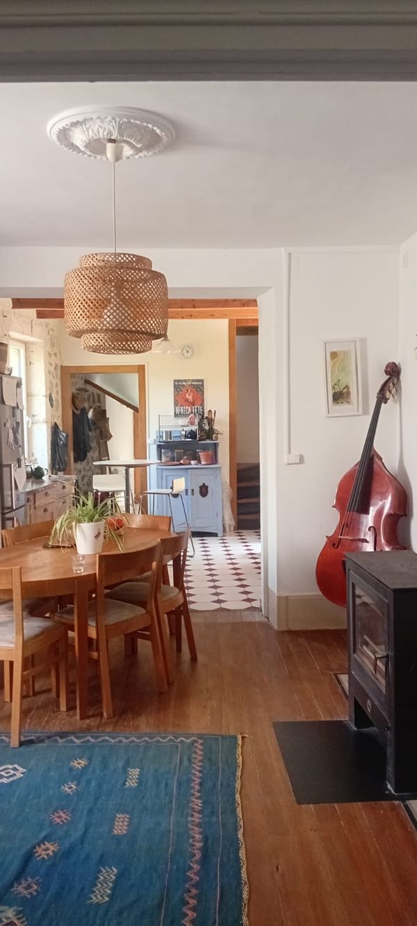 Maison confortable et rénovée. Un très beau coin de Drôme provençale. Vue sur vallée de l'Eygues.