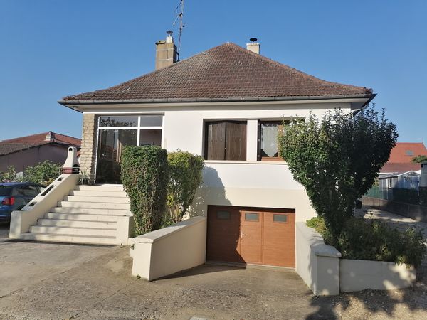 La chambre privée de Michel; la maison est proche du CHU et des universités;