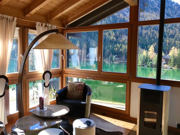 Chalet avec vue sur le lac, jacuzzi privé, sauna et jardin, proposé par Melvin et Cristina