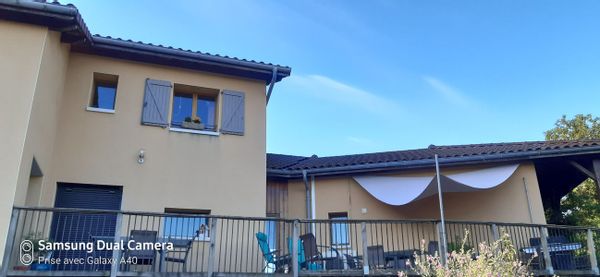 Ensemble 2 maisons accolées avec piscine 50 mn Lyon   (+ voiture possible) /  Échange Québec Août 2025