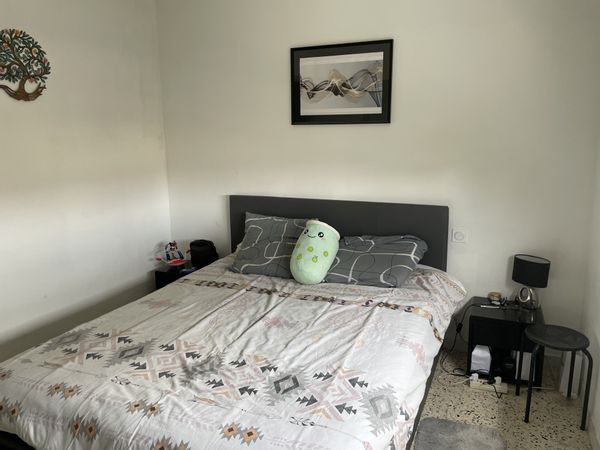 Chambre privée dans une résidence calme.