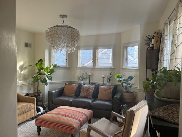 Sunny DC Retreat with Room for the Whole Crew