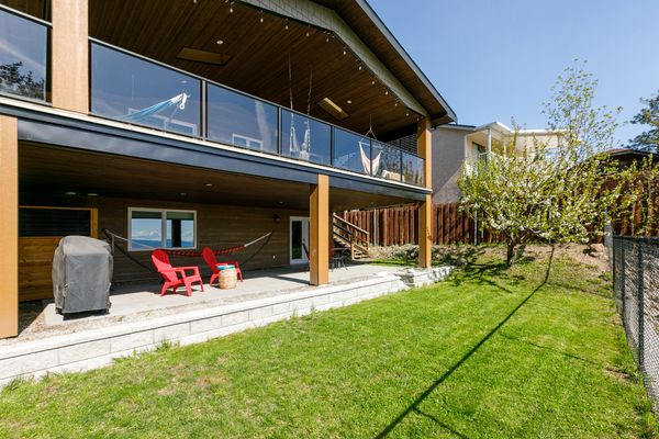 Little oasis with view on Okanagan lake