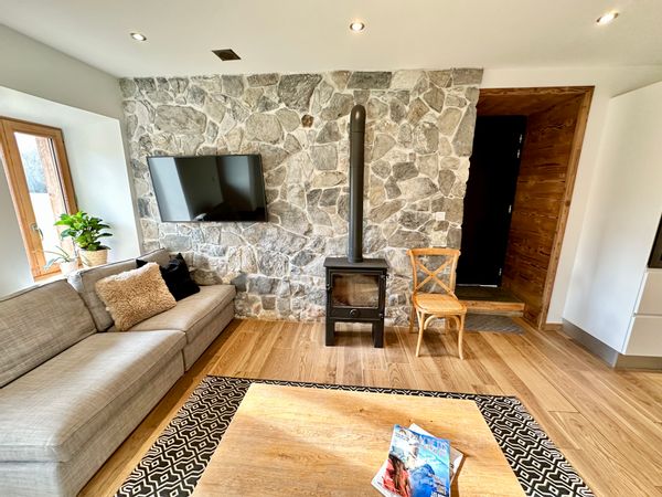 Bright & spacious apartment in Savoyard farmhouse