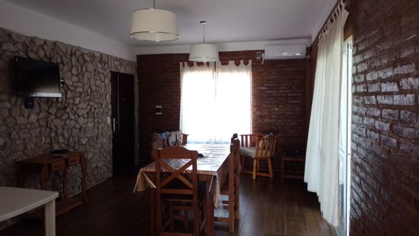 Casa de dos habitaciones, cocina, pileta. En el centro de Potrero de Los Funes San Luis Argentina. Excelente ubicación, muy amplia y comoda. Cochera privada. Patio amplio, muy buena para disfrutar en familia, todos los servicios. Excelente punto para vacacionar y conocer más lugares ya que se encuentra en el corazón serrano de la zona