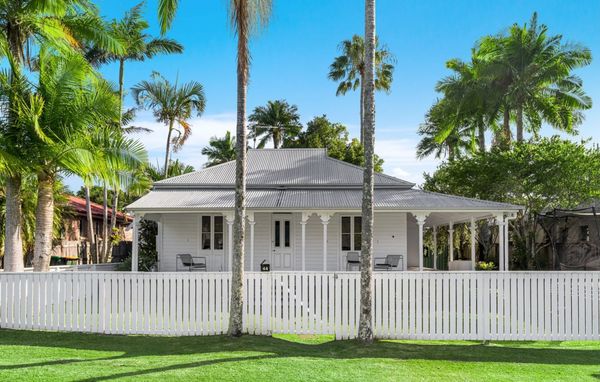Gorgeous Beach House in Prime Byron Bay Location – Walk to The Pass