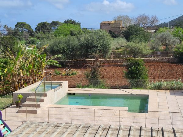 Paraíso familiar en Pollença – Acogedora villa con piscina, jardín y jacuzzi!