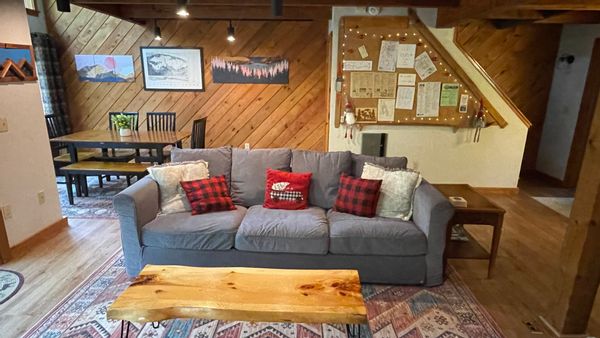 White Mountain Home - great location!