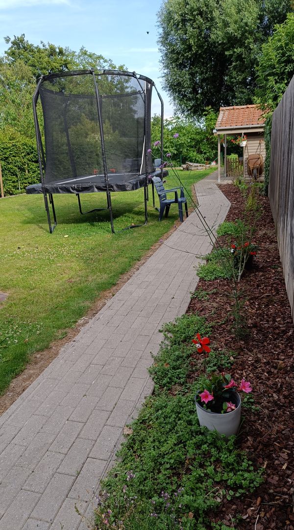 Bert's house
Familievriendelijk huis met een grote tuin. Dit op wandelafstand van openbaar vervoer (trein en bus) en het centrum van Ieper.